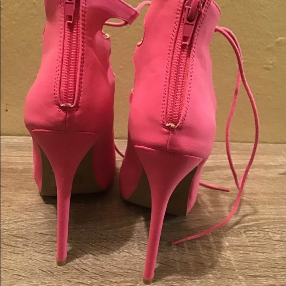 Shoes - Picture 5 of 7